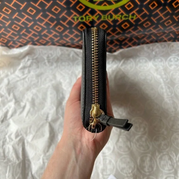 Tory Burch Robinson Passport Continental Wallet Black Gold